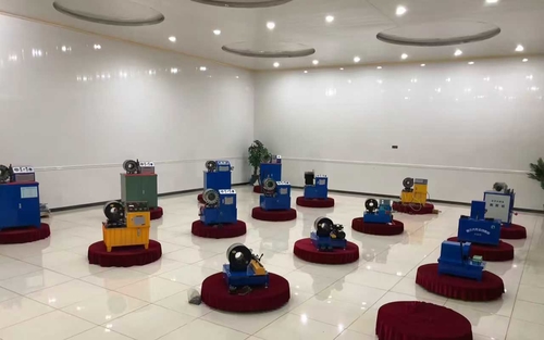 Últimos blogs de la empresa sobre ¿Cómo configurar una máquina hidráulica para el corte de mangueras para varios tipos de mangueras?