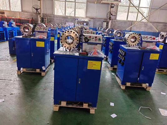 Máquina de encrucijado de manguera de caucho de 200 pcs/h con fuerza de encrucijado de 860*640*1300 mm 600T