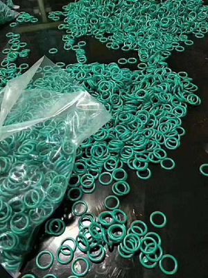 Un buen precio. Material verde NBR/FKM/FFKM caucho O anillos OEM/ODM moldeado por compresión con buena resistencia al aceite 16-30 N/mm resistencia al desgarro en línea
