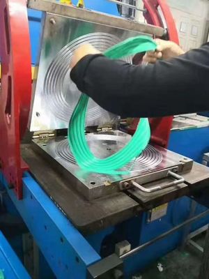 Un buen precio. NBR/FKM/FFKM/EDPM/SI Anillos O de caucho verde OEM/ODM Moldeado por compresión con buena resistencia al aceite 16-30 N/mm Resistencia al desgarro en línea