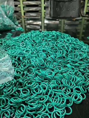 Un buen precio. NBR verde/FKM/FFKM/EDPM/SI Anillos de caucho O OEM/ODM Moldeado por compresión con buena resistencia al aceite 16-30 N/mm Resistencia al desgarro en línea