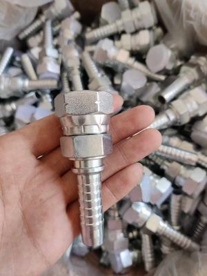 Un buen precio. Materia prima de acero al carbono carretilla elevadora de montaje de manguera hidráulica reutilizable en línea