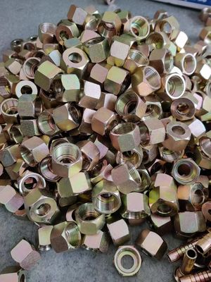 Materia prima y estándares de revestimiento de cobre Acero de carbono 1/2 JIC Accesorios de manguera hidráulica JIS BSP Adaptadores de línea de freno de acero