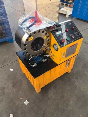 Color amarillo DX68 Finn Crimper de manguera de potencia 600T Alta precisión con gran potencia