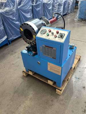 Un buen precio. Máquina de acoplamiento de manguera hidráulica con 200 Pcs por hora Eficiencia de 10 matas incluidas y fuerza de acoplamiento de 600T en línea