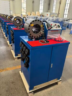 Tamaño de prensado de color azul de 2” Alcance hasta un diámetro interno de manguera de 2,5 pulgadas Máquina prensadora de mangueras de caucho con fuerza de prensado 600T de gran fuerza con rango de 6-51 mm y 10 troqueles intercambiables con herramientas de molde de cambio rápido