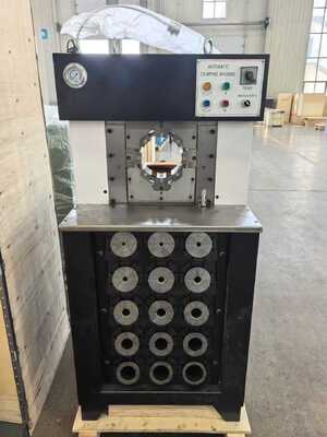 Un buen precio. Máquina hidráulica para engarzar mangueras con control de botón de 3 pulgadas, rango de engarzado de 6-76 mm, apertura máxima de 165 mm y 15 troqueles en línea