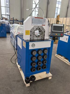 Modelo estupendo del grueso de 3 pulgadas Fuerza que prensa más grande Máquina que prensa de la manguera hidráulica Sistema de control del PLC Fuerza del prensador 2800KN Voltaje de 380v y rango de prensado de 6-76 mm 15 troqueles para aplicaciones hidráulicas