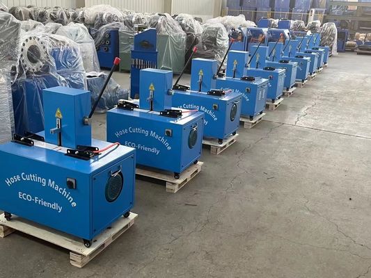 Un buen precio. Cortador eléctrico de la manguera y máquina que raspa con la cuchilla de goma para uso profesional en línea