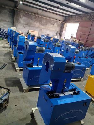Un buen precio. Color azul 128 KG y tamaño es 850*600*1200mm Características especiales Máquina de corte de manguera hidráulica para corte automático en línea