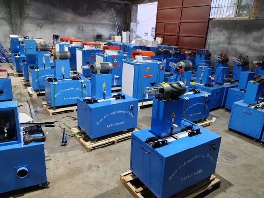 Un buen precio. Máquina de corte de manguera de goma de 2 pulgadas con control de botón en línea