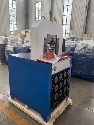 Un buen precio. 3 pulgadas Sistema de control PLC 7.5kw Eficiencia de trabajo 800 piezas / H Máquina de corte de manguera hidráulica en línea