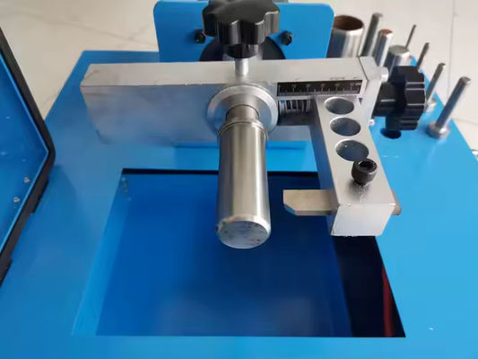 Un buen precio. 12v Color Azul Car Cargando 35kg Máquina de deslizamiento de manguera 2 pulgadas Potencia del motor 0.4kw Para beneficio / Máquina de pelado de manguera en línea