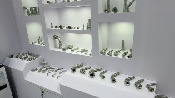 Adaptador de rosca personalizado / Accesorios de manguera hidráulica Accesorios de ferrules de manguera hidráulica Forma igual 1/4 ′′ recta, 45 °, 90 ° Tamaño diferente