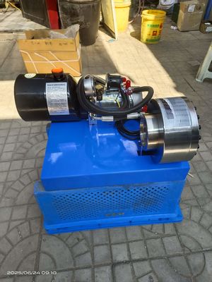 Un buen precio. Máquina de crimpado hidráulico para mangueras de 1 pulgada 7 troqueles, 1-4 capas / Máquina de crimpado de mangueras de alta presión 6-25 mm con color azul 12v/24V en línea