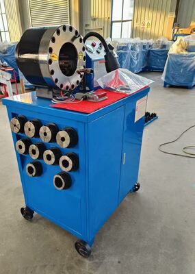 Un buen precio. Máquina engastadora de mangueras de goma Blue Electric 600T con fuerza de engaste, rango de 6-51 mm y 10 troqueles intercambiables en línea