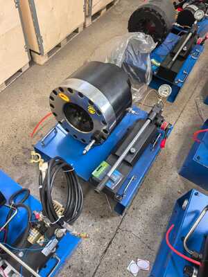 Máquina manual de engarzado de mangueras 600T con fuerza de engarzado de 600T, rango de 6-51 mm y 10 troqueles intercambiables para aplicaciones hidráulicas