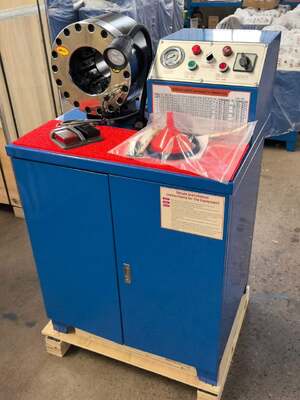 Un buen precio. 2 voltaje azul del color 220v/380v del modelo superior de la máquina que prensa de la manguera de goma de la tonelada 6-51m m de 600 pulgadas con 10 troqueles permutables y usos hidráulicos en línea