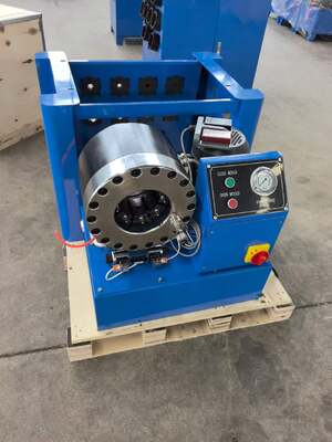 Un buen precio. Rango de engarzado de 2 pulgadas, hasta 51 mm, color azul, voltaje de 220 V/240 V/380 V/415 V, máquina engarzadora de mangueras hidráulicas, sistema de control de botones con herramienta y estante de cambio rápido y 10 troqueles intercambiables en línea