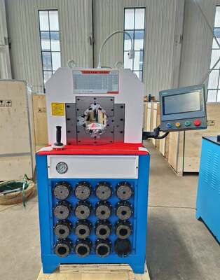 Un buen precio. Modelo de espesor estupendo de 3 pulgadas Fuerza de prensado más grande Máquina prensadora de mangueras hidráulicas Sistema de control PLC Fuerza de prensado 2800KN y rango de prensado de 6-76 mm 15 troqueles para aplicaciones hidráulicas en línea